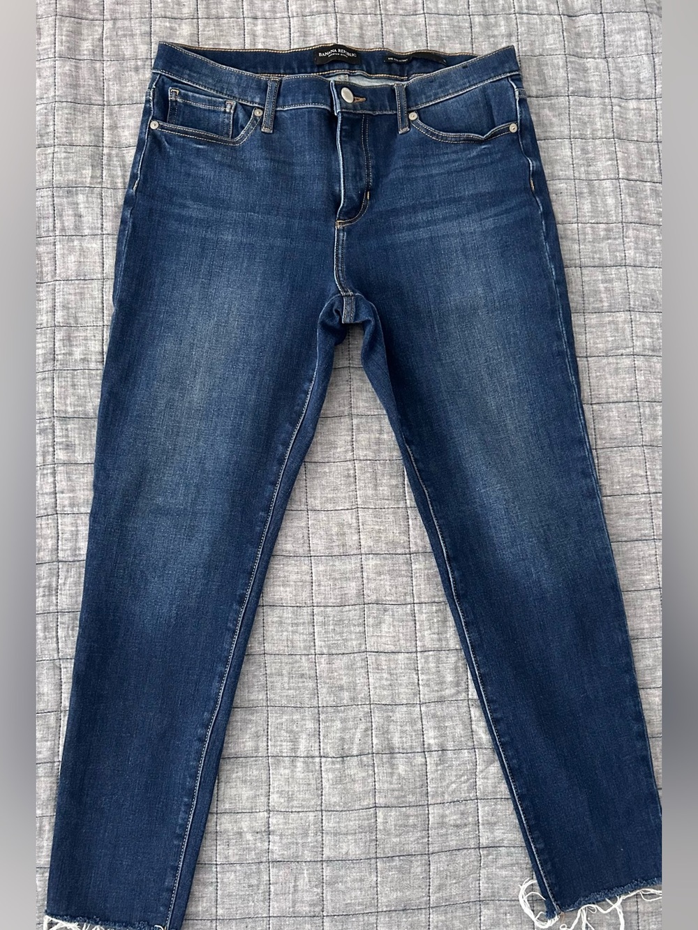 Banana Republic Premium Denim Mid Rise Skinny Jeans Size 30 Raw Hem